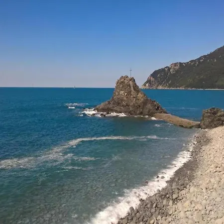 Hillside Retreat Near 5 Terre بيت للعطل