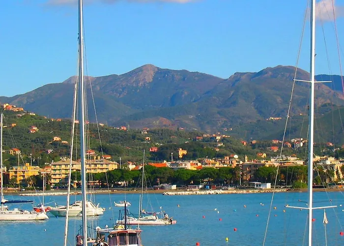 Hillside Retreat Near 5 Terre Сasa de vacaciones Casta