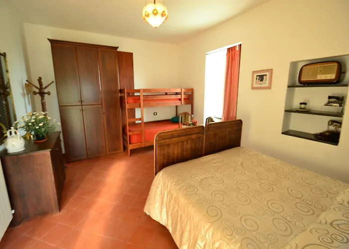 Hillside Retreat Near 5 Terre Nyaraló Casta